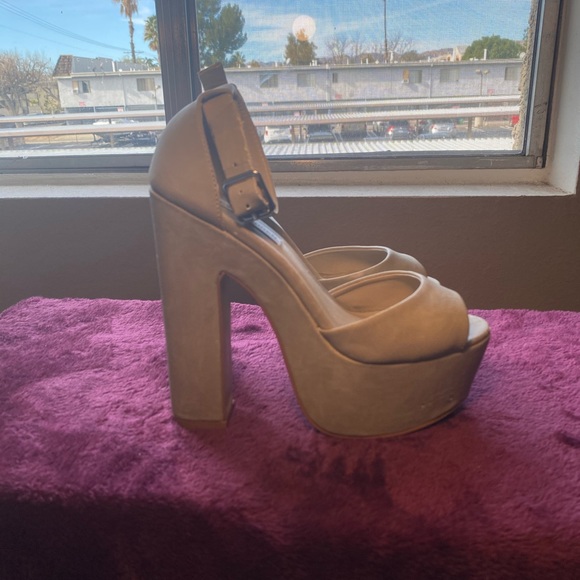 Heels - Picture 3 of 6